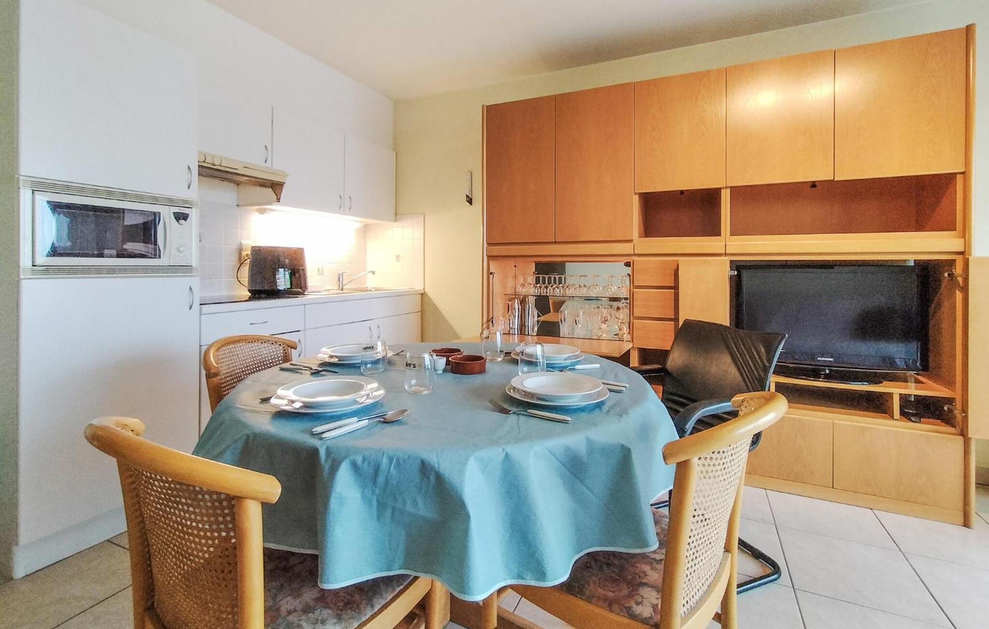 Awesome Apartment In Oostende With House Sea View Exterior foto